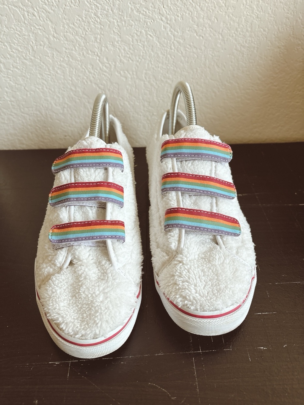 Vans Sherpa Rainbow Strap Sneakers Girls Size 7 White Fuzzy Hook & Loop Shoes - Picture 2 of 10